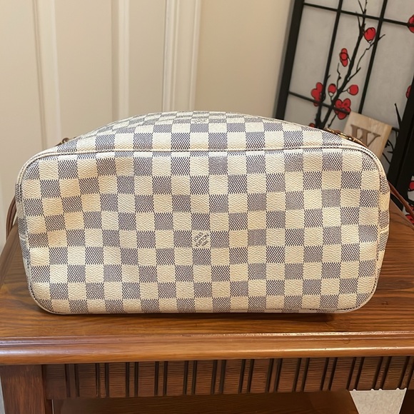 Luis Vuitton Damier Azur MM Neverfull Tote - Picture 7 of 17